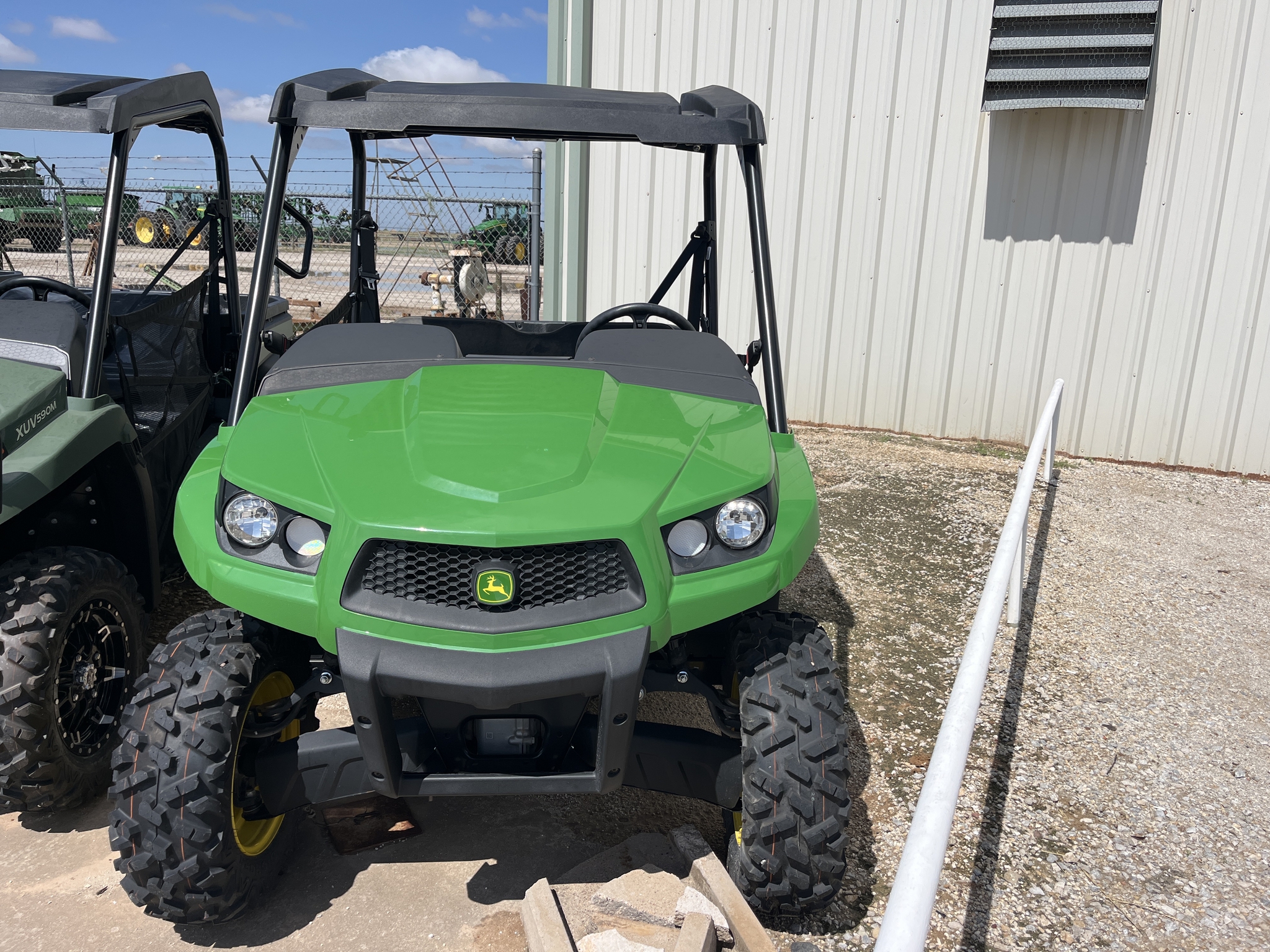 2023 John Deere XUV 560E Image 4