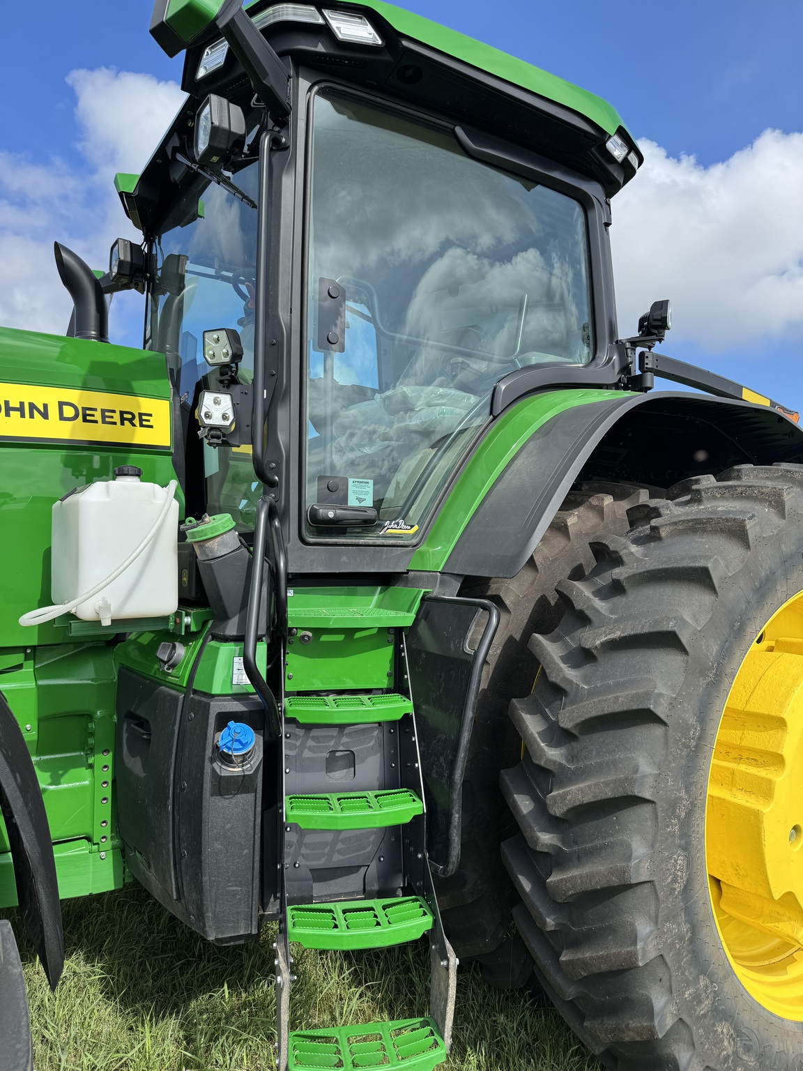 2024 John Deere 8R 370 Image 2