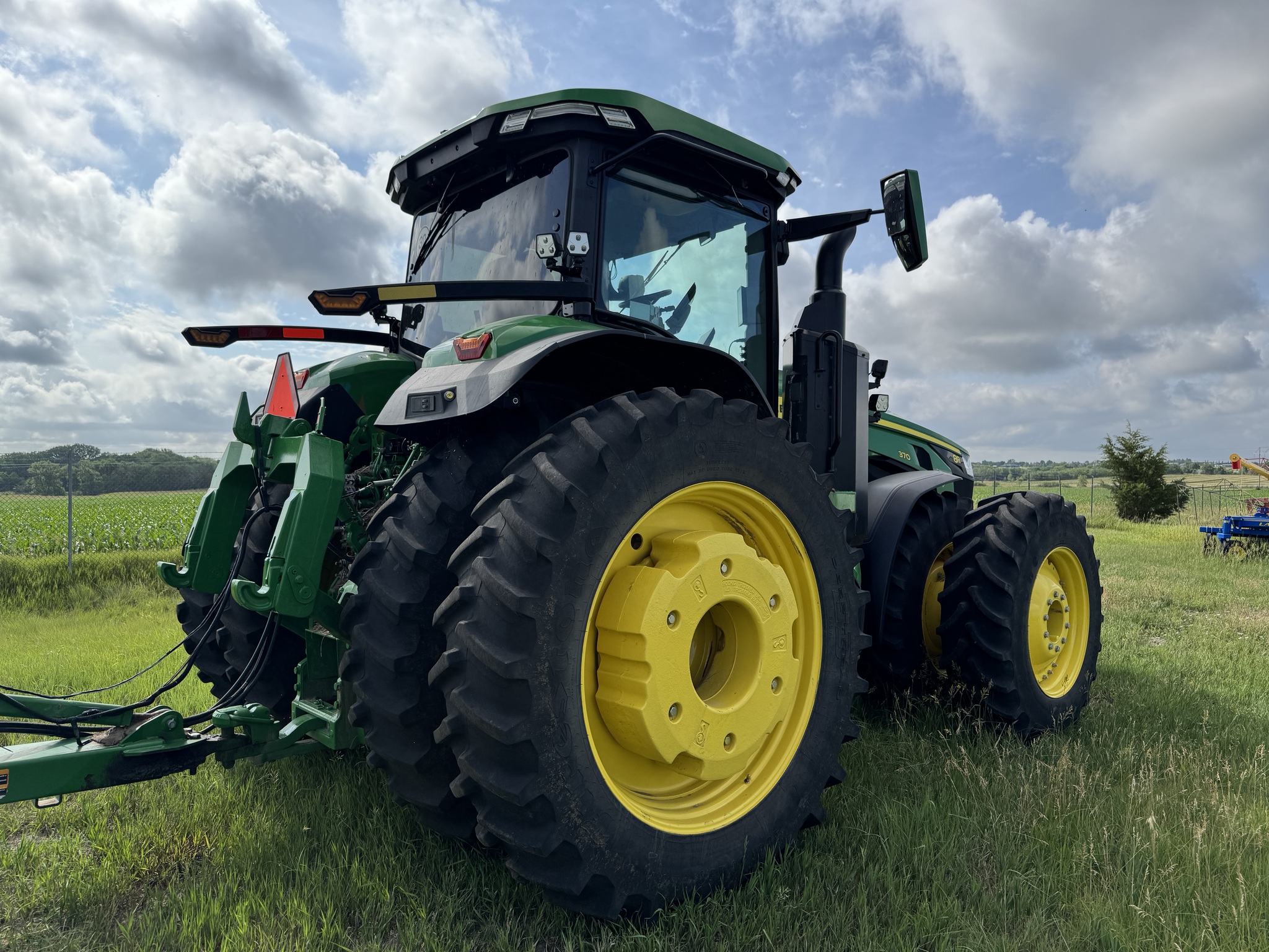 2024 John Deere 8R 370 Image 4