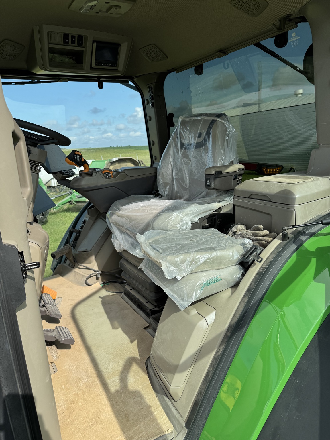 2024 John Deere 8R 370 Image 6