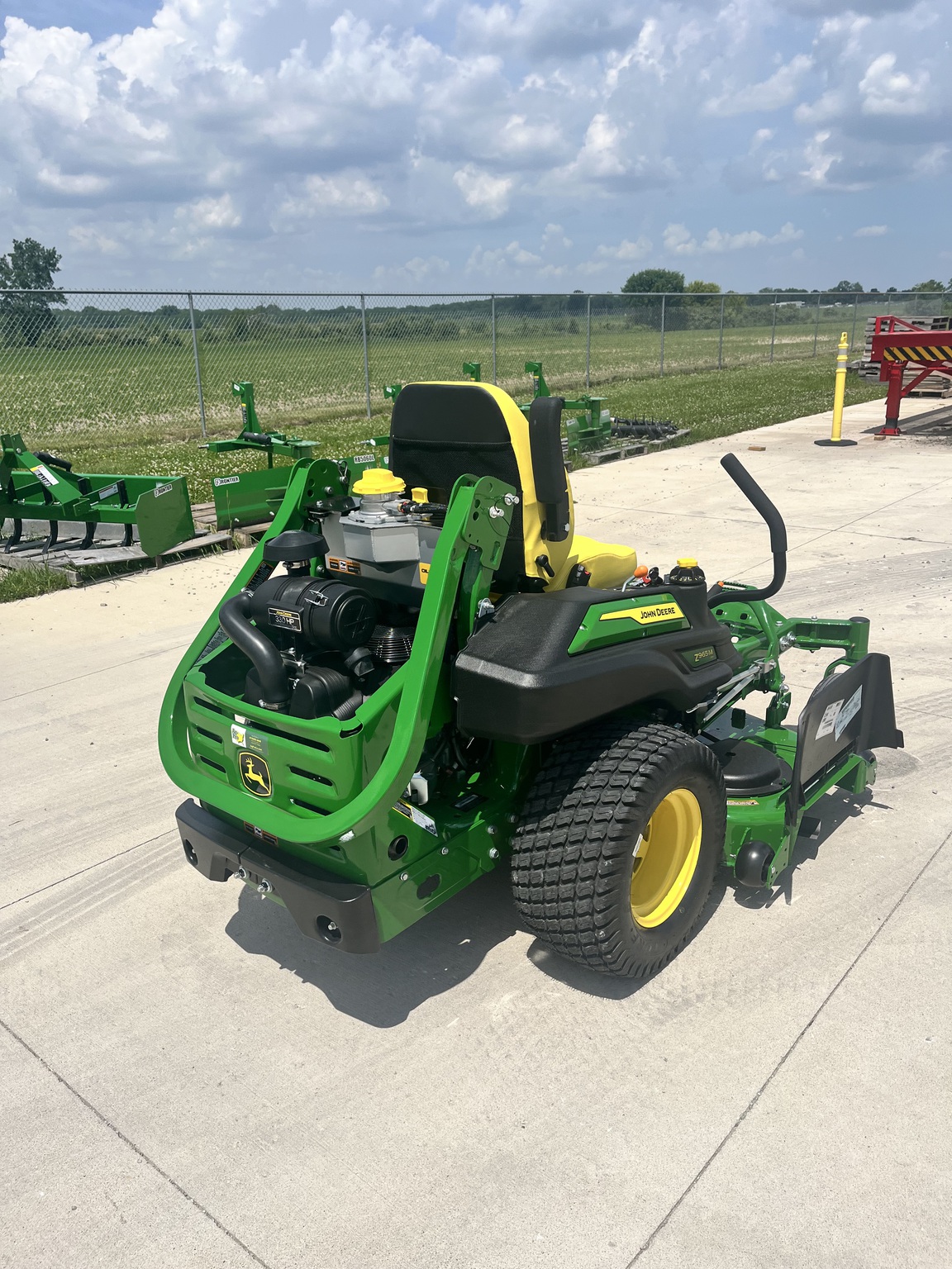 2025 John Deere Z965M Image 5