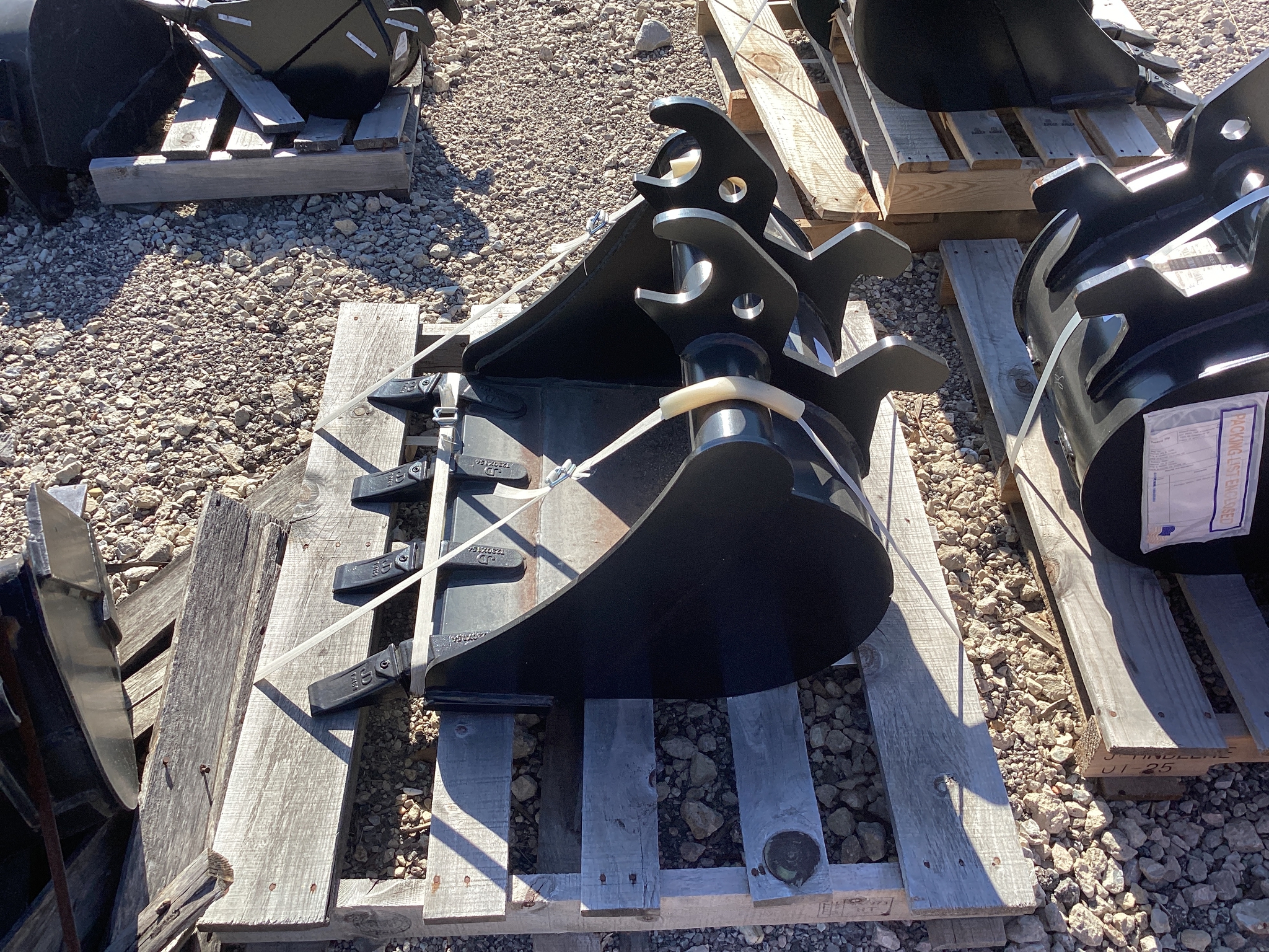 2024 John Deere BYT10964 24 excavator bucket Image 1