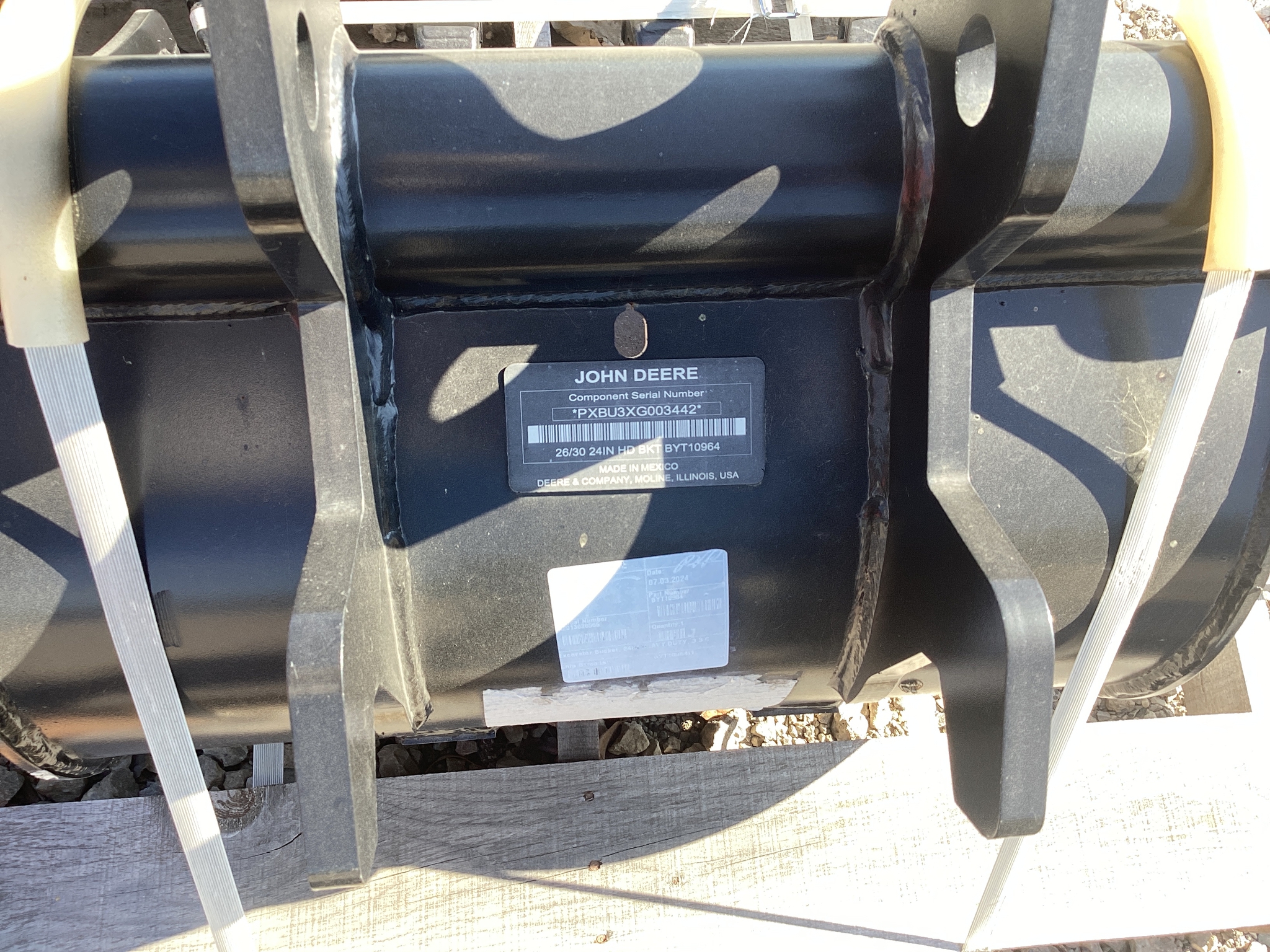 2024 John Deere BYT10964 24 excavator bucket Image 2