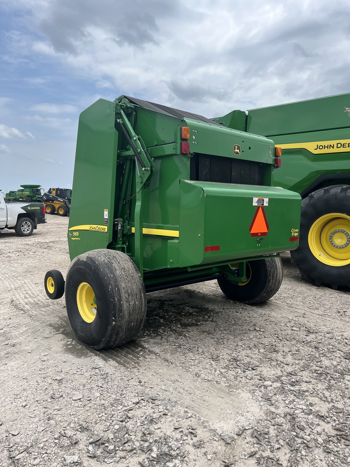 2014 John Deere 569 Image 4