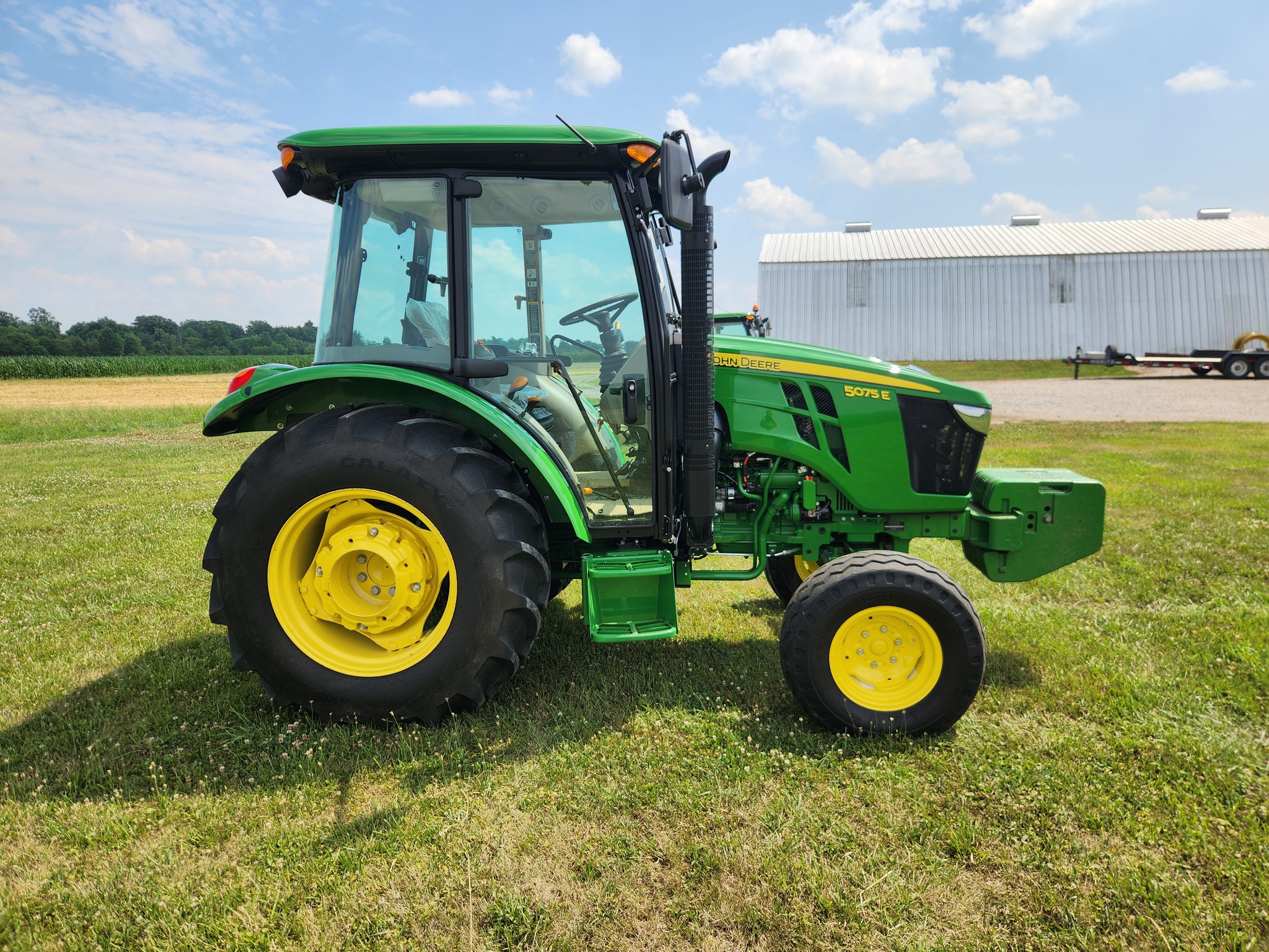 2020 John Deere 5075E Image 3