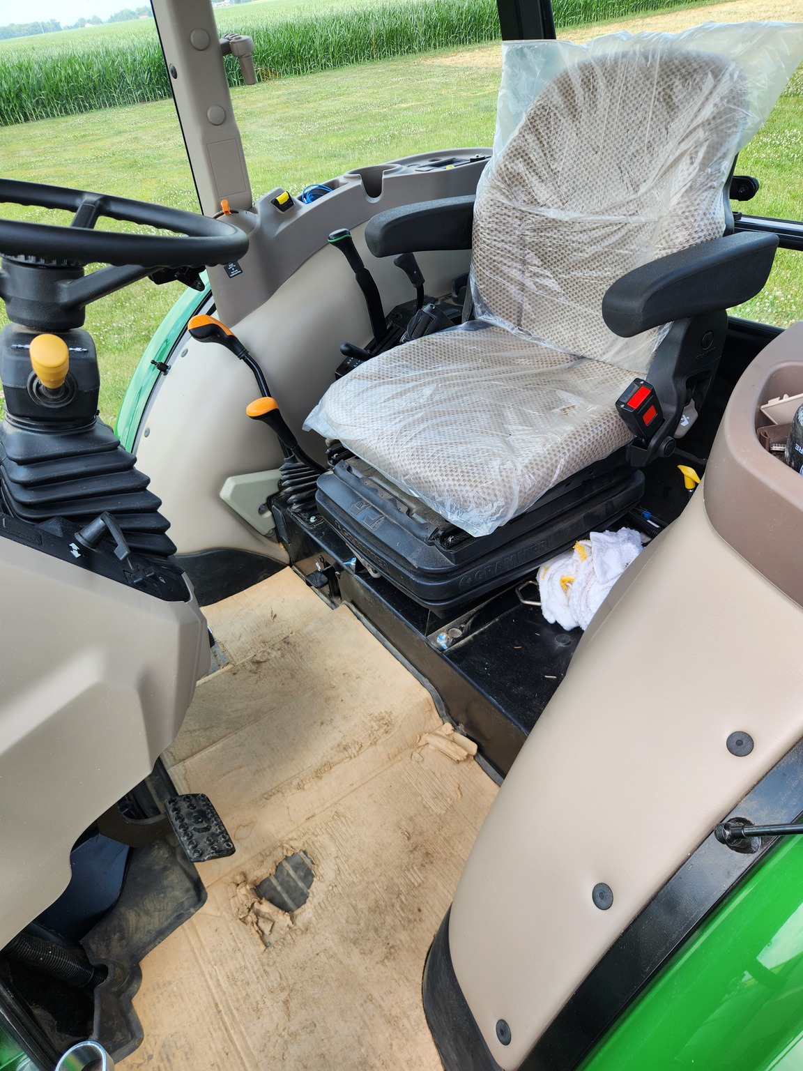 2020 John Deere 5075E Image 5