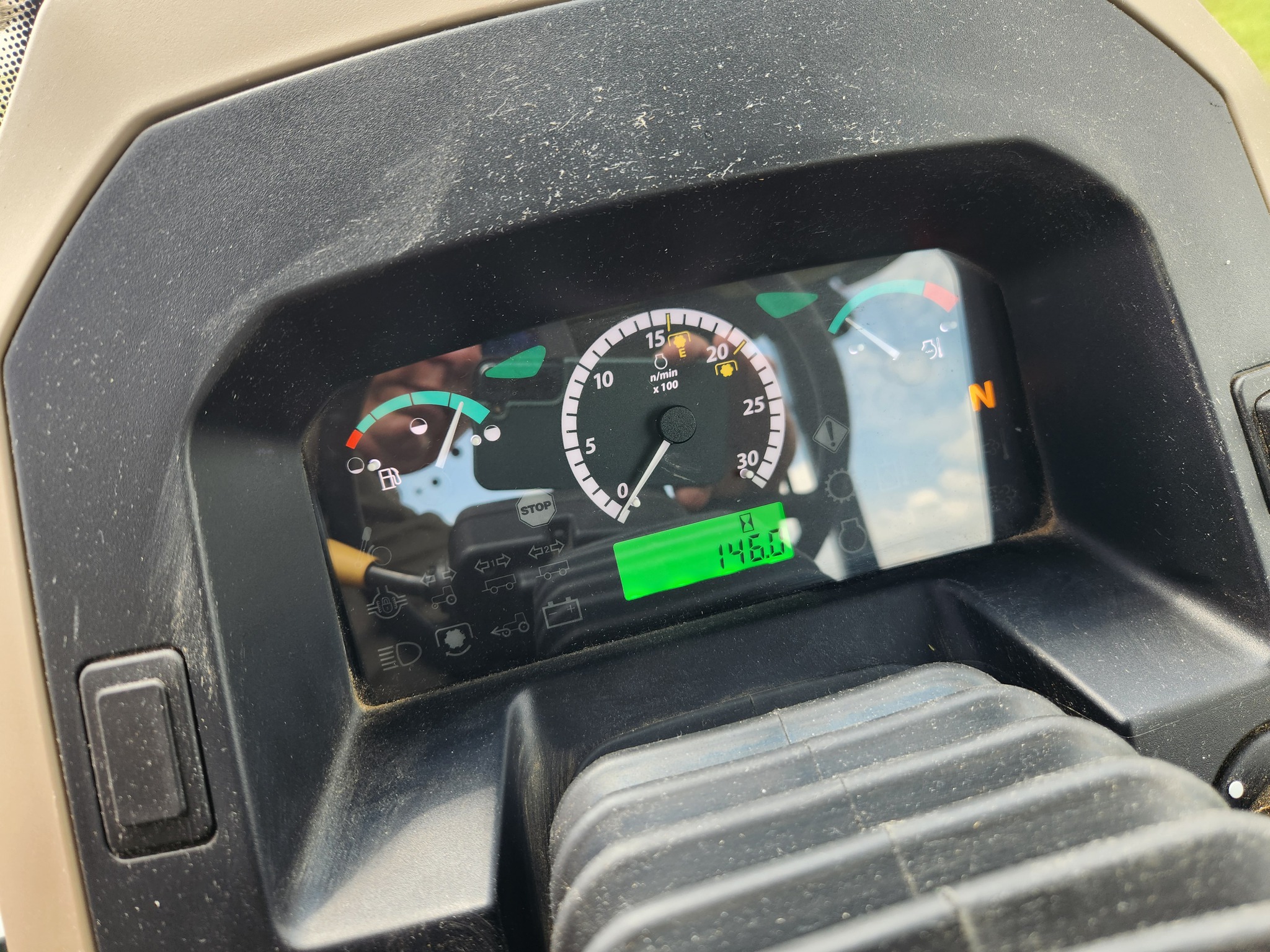 2020 John Deere 5075E Image 7