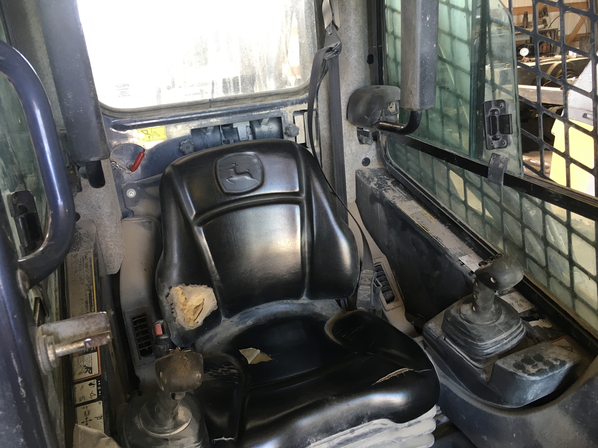 2015 John Deere 333E Image 7