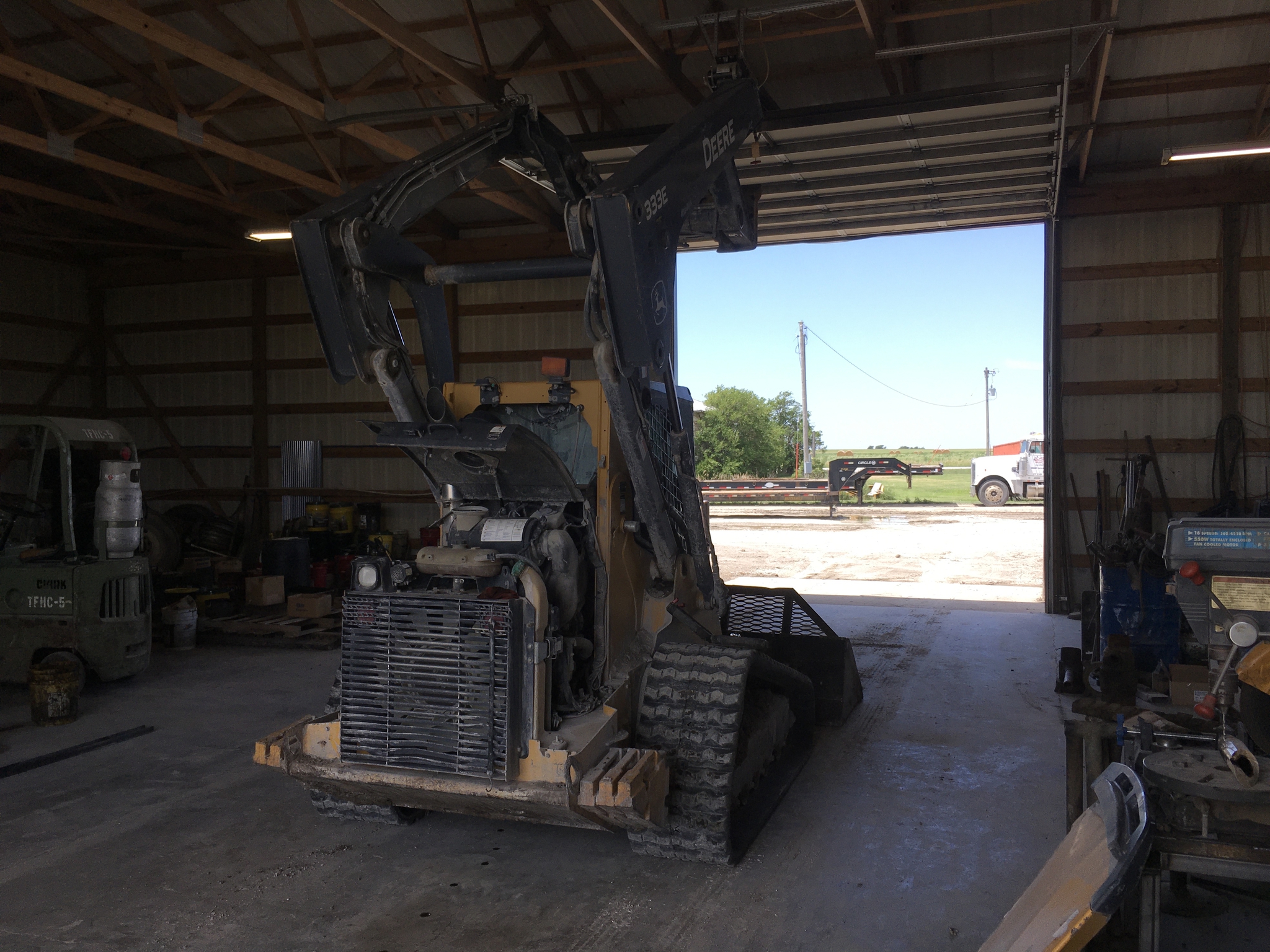 2015 John Deere 333E Image 4