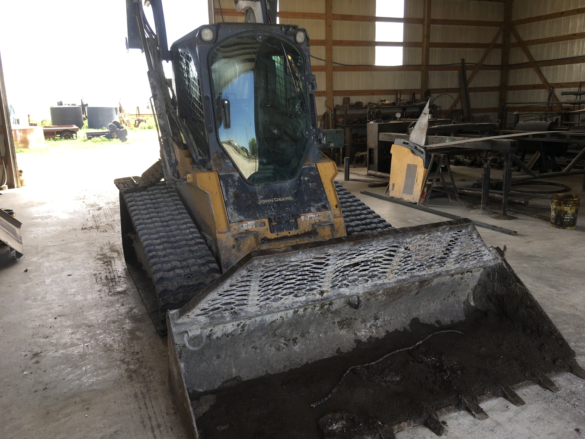 2015 John Deere 333E Image 1