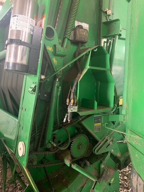 2002 John Deere 567 Image 3