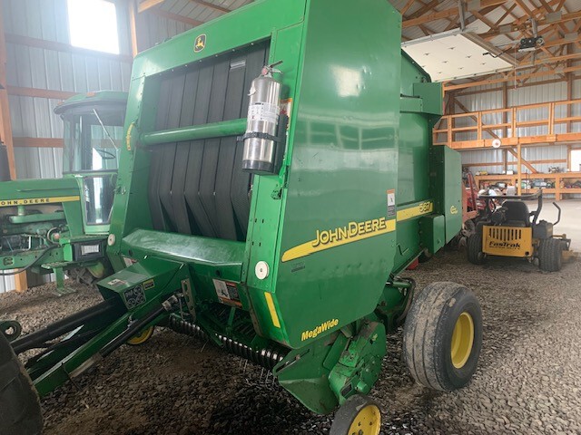2002 John Deere 567 Image 2