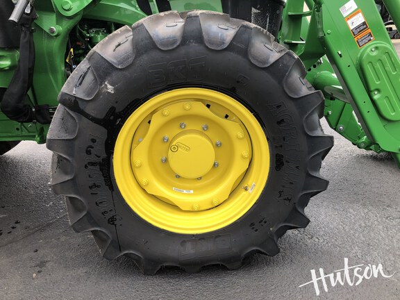 Photo of 2024 John Deere 5105M