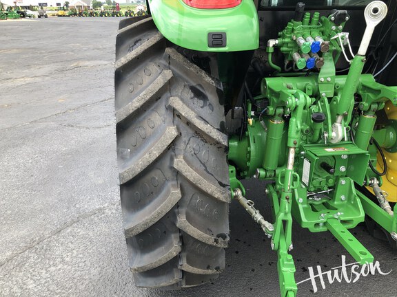 Photo of 2024 John Deere 5105M
