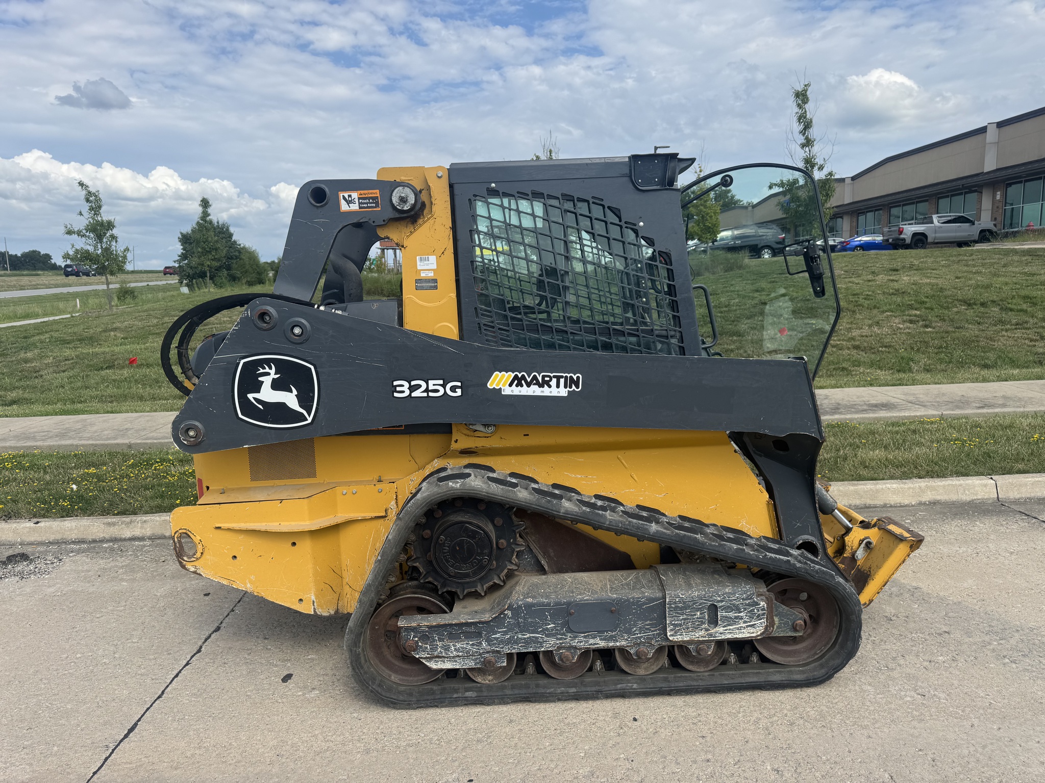 2021 John Deere 325G Image 3