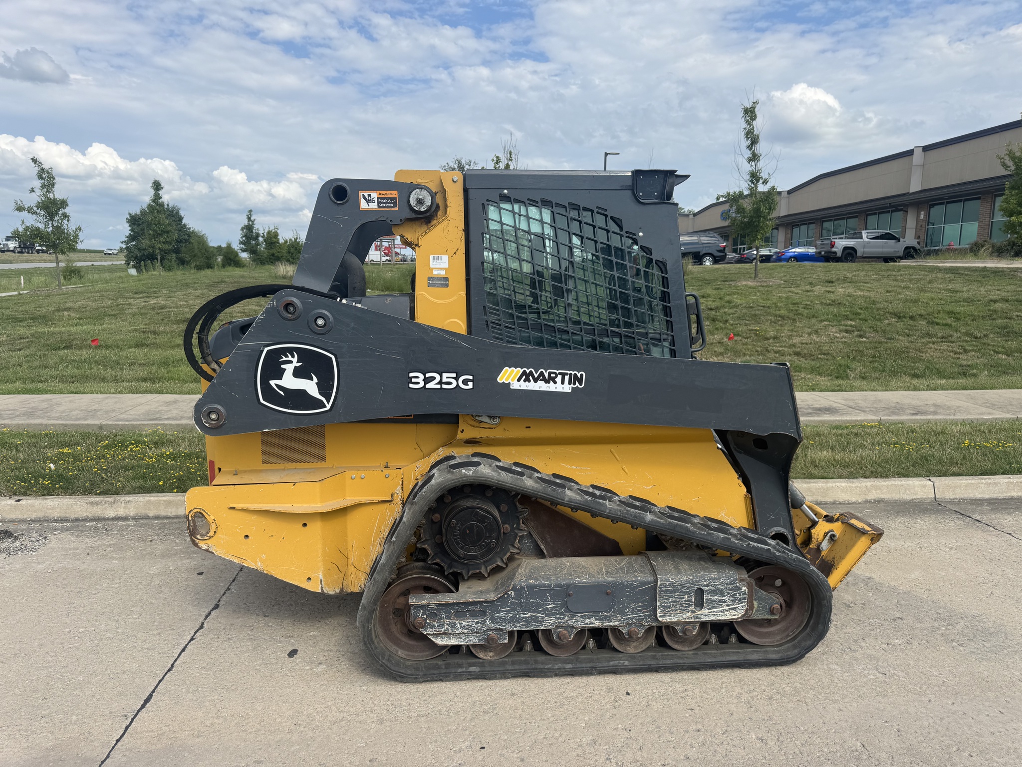 2021 John Deere 325G Image 1