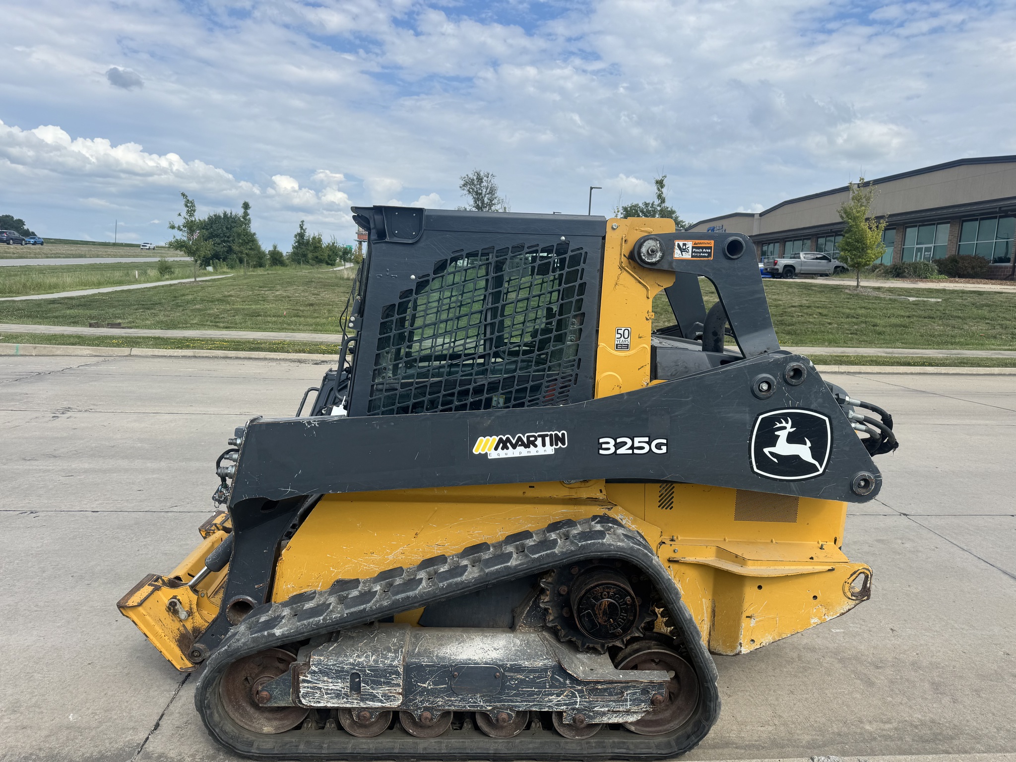 2021 John Deere 325G Image 2
