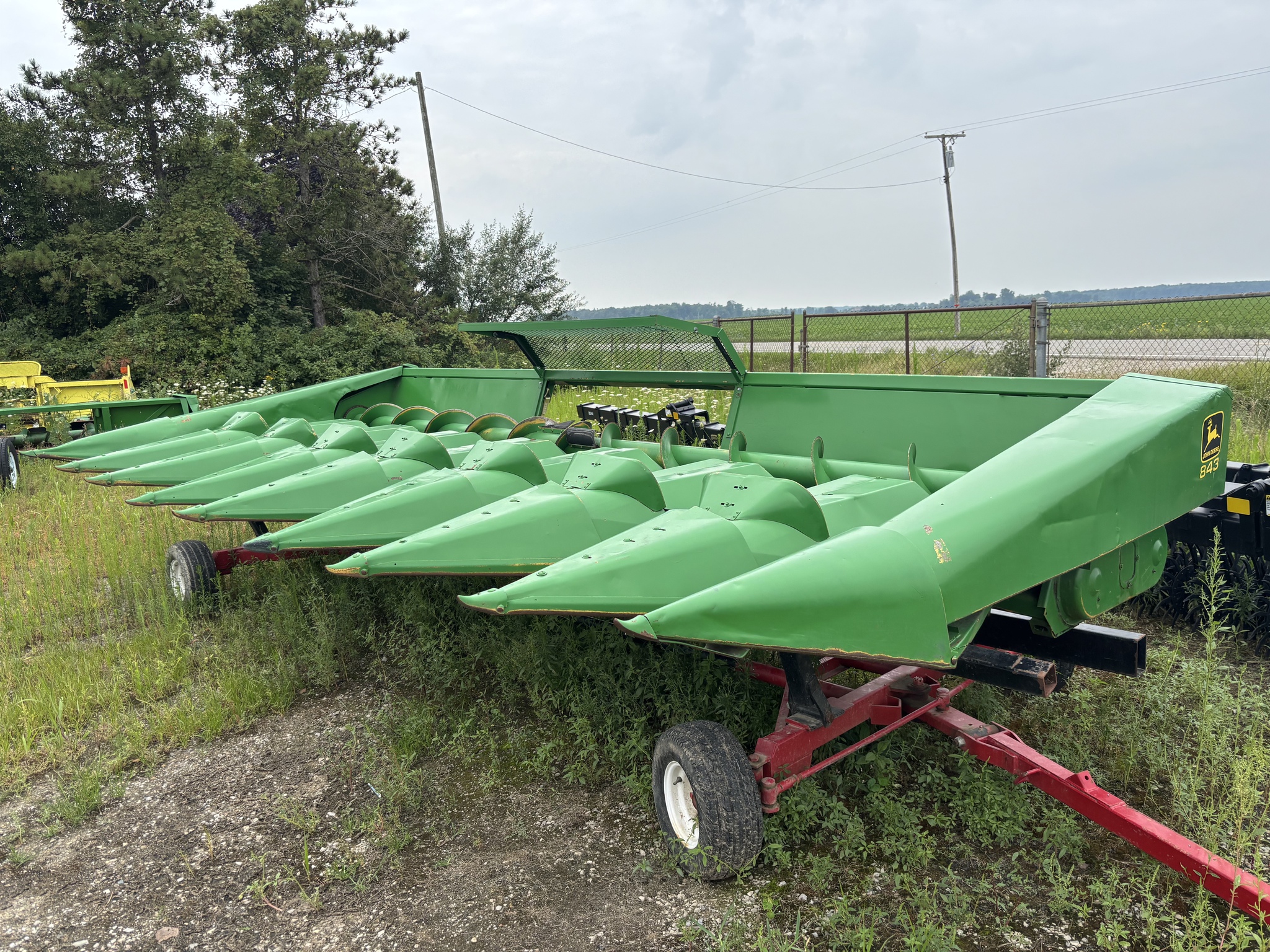 John Deere 843 Image 1