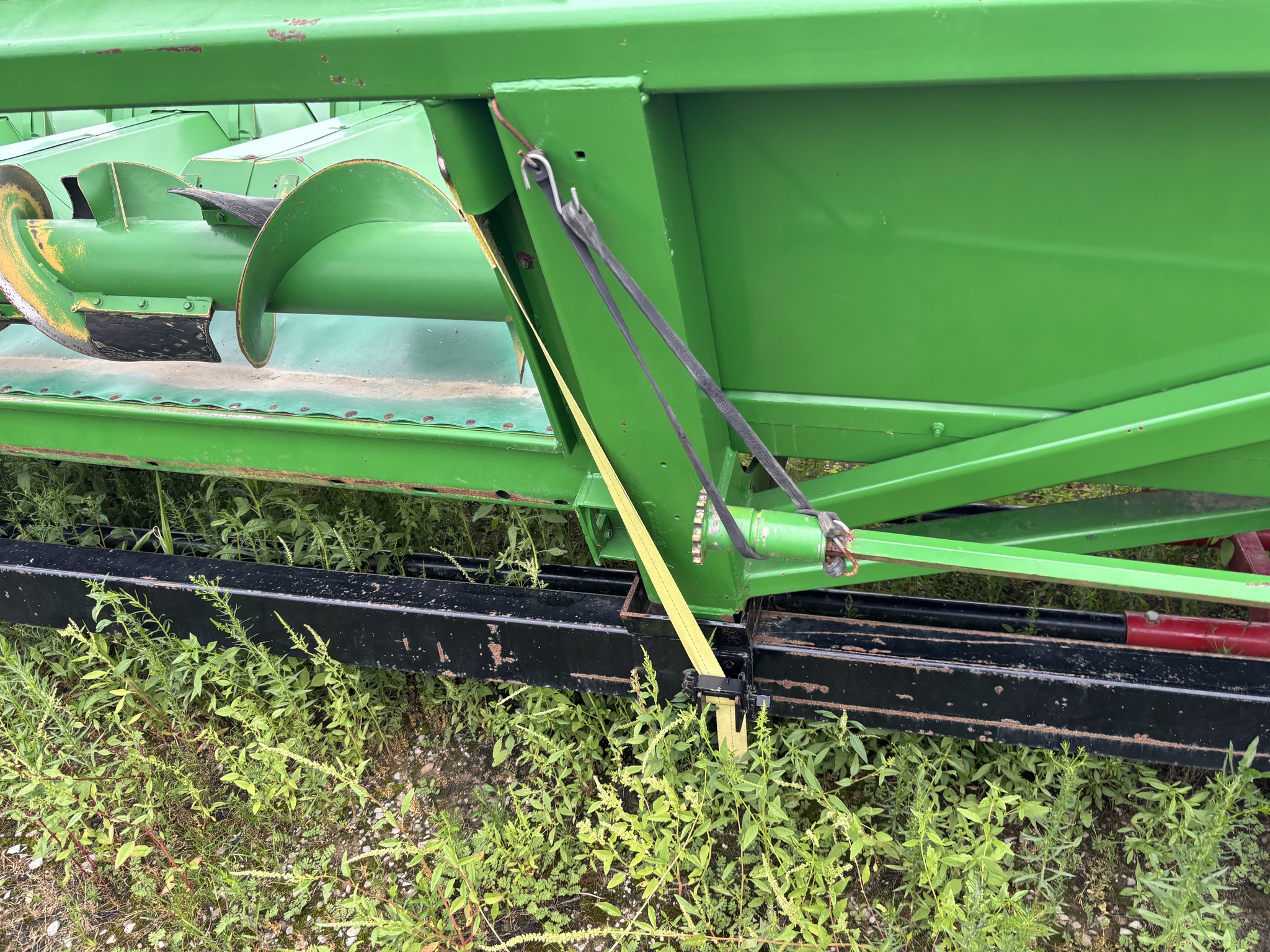 John Deere 843 Image 2