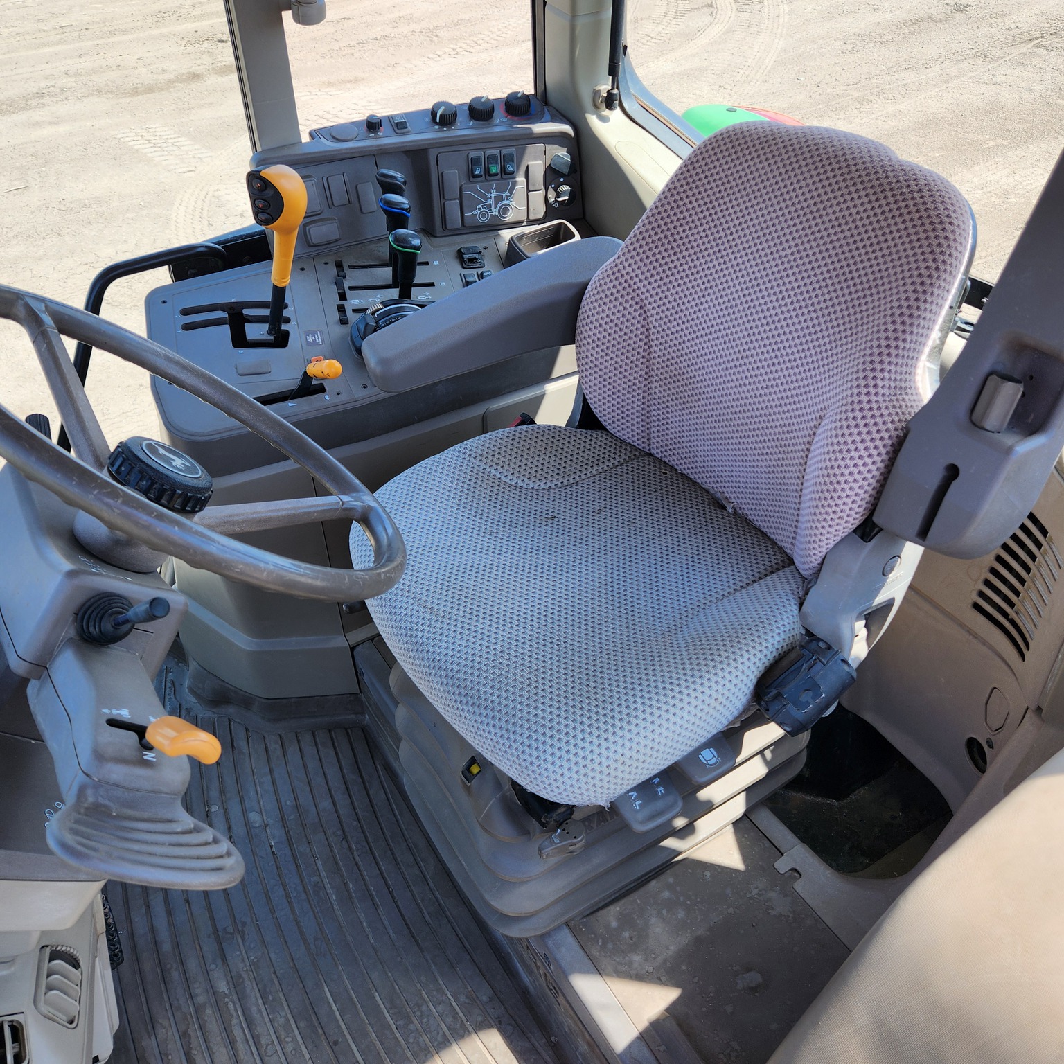 2018 John Deere 6130M Image 11