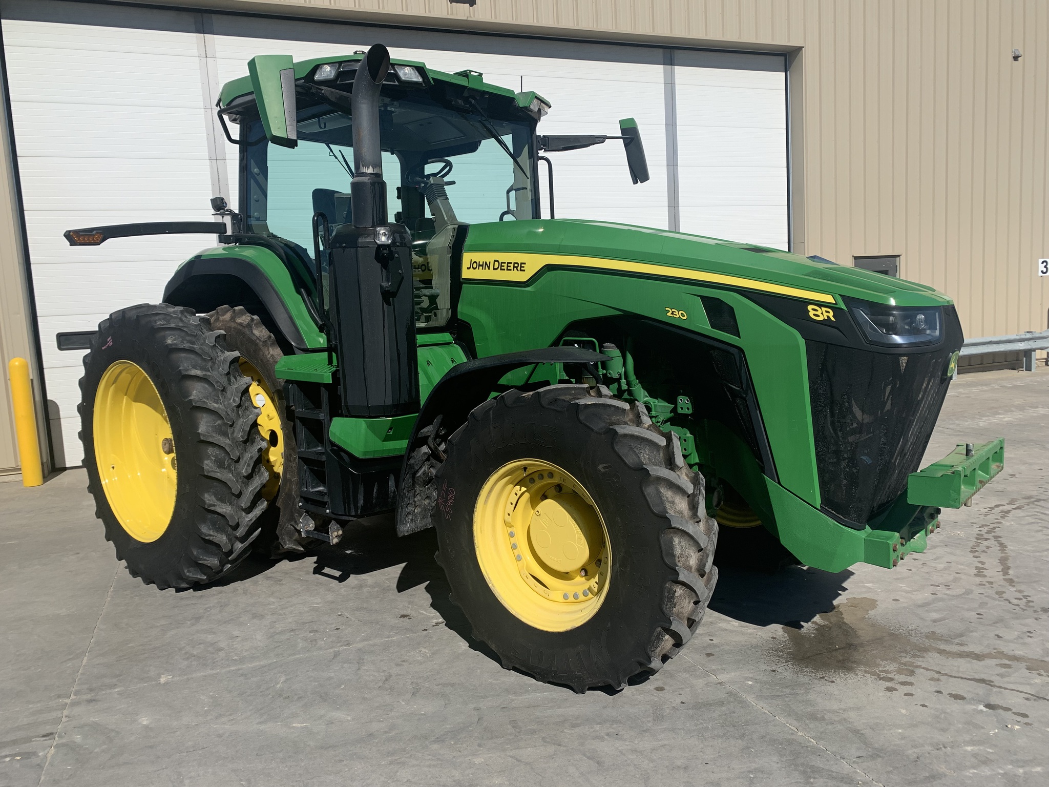2020 John Deere 8R 230 Image 1