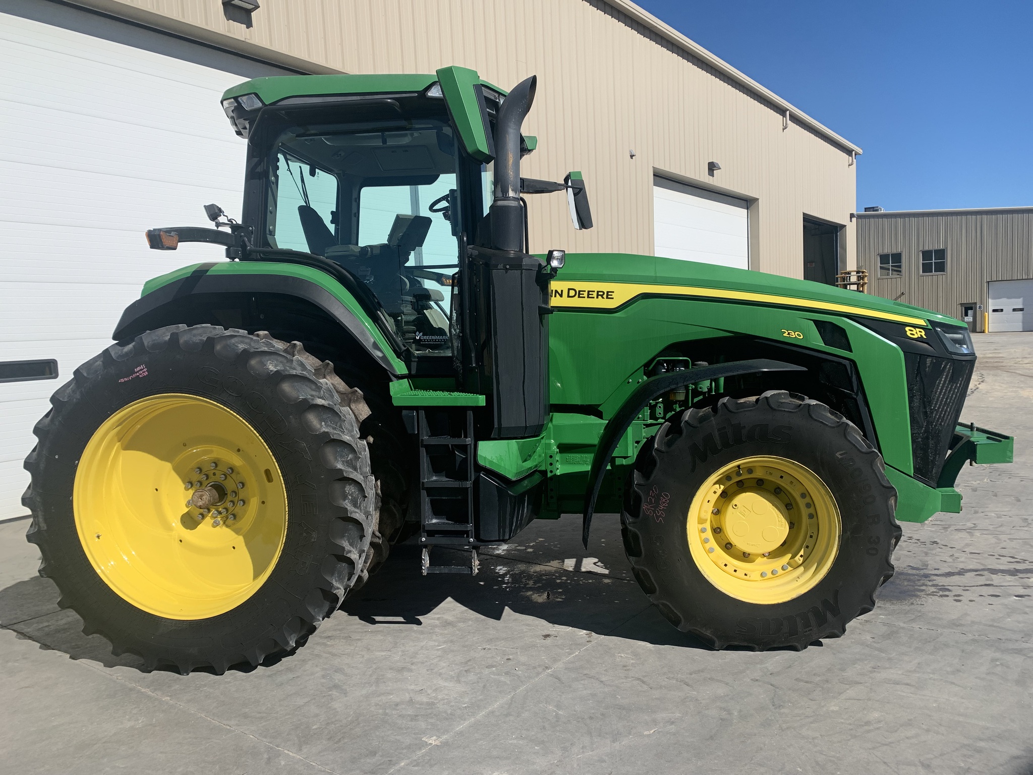 2020 John Deere 8R 230 Image 2