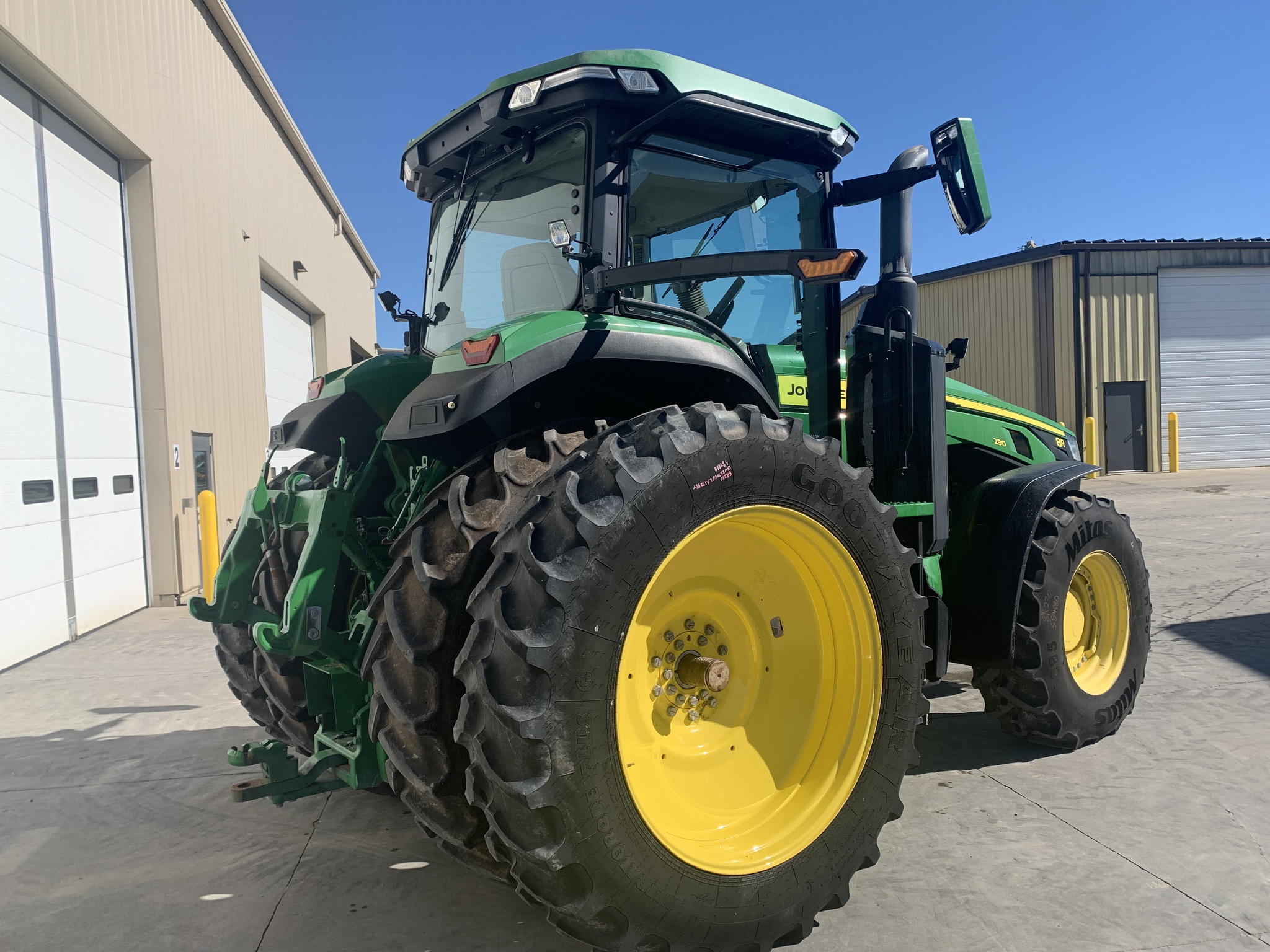 2020 John Deere 8R 230 Image 3