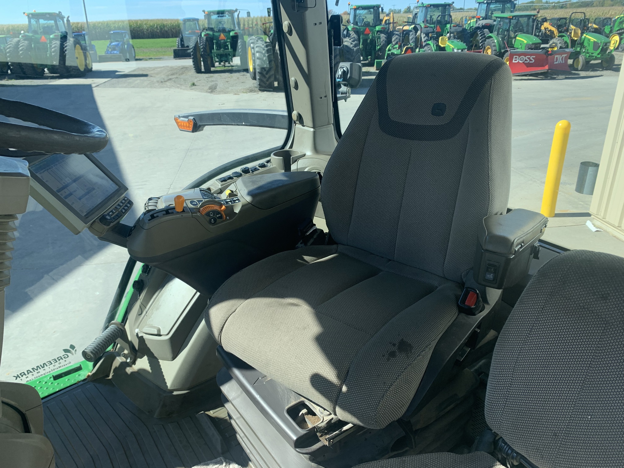 2020 John Deere 8R 230 Image 10