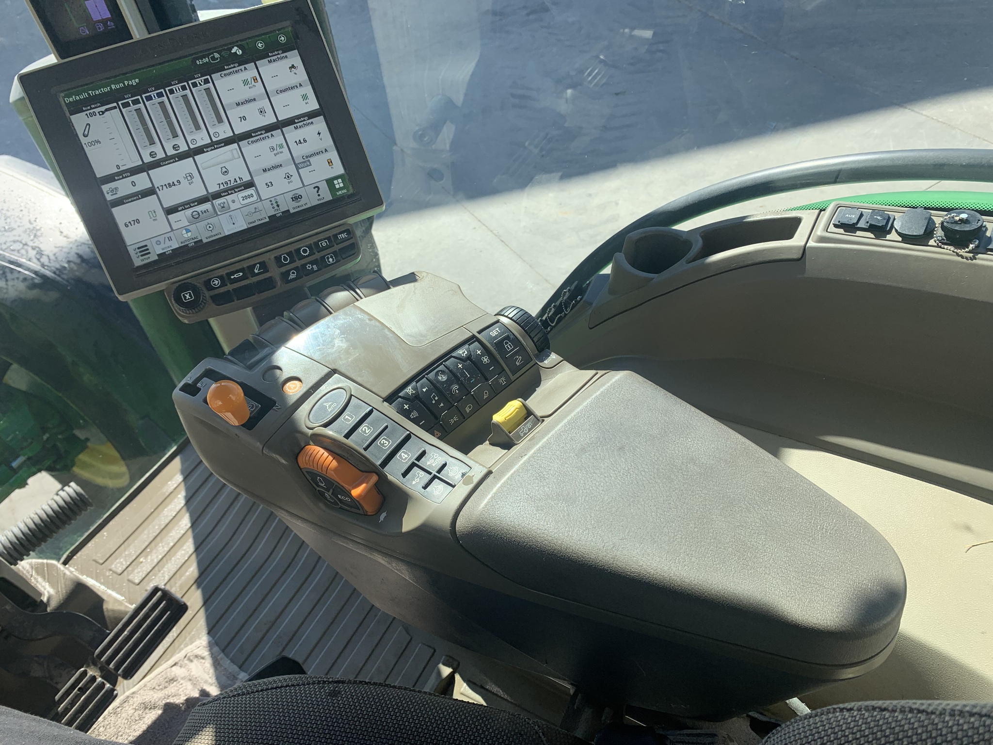 2020 John Deere 8R 230 Image 9