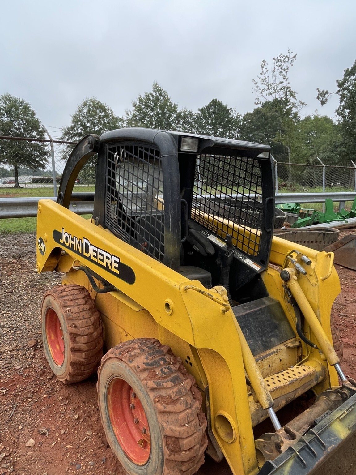 John Deere 240 Image 3