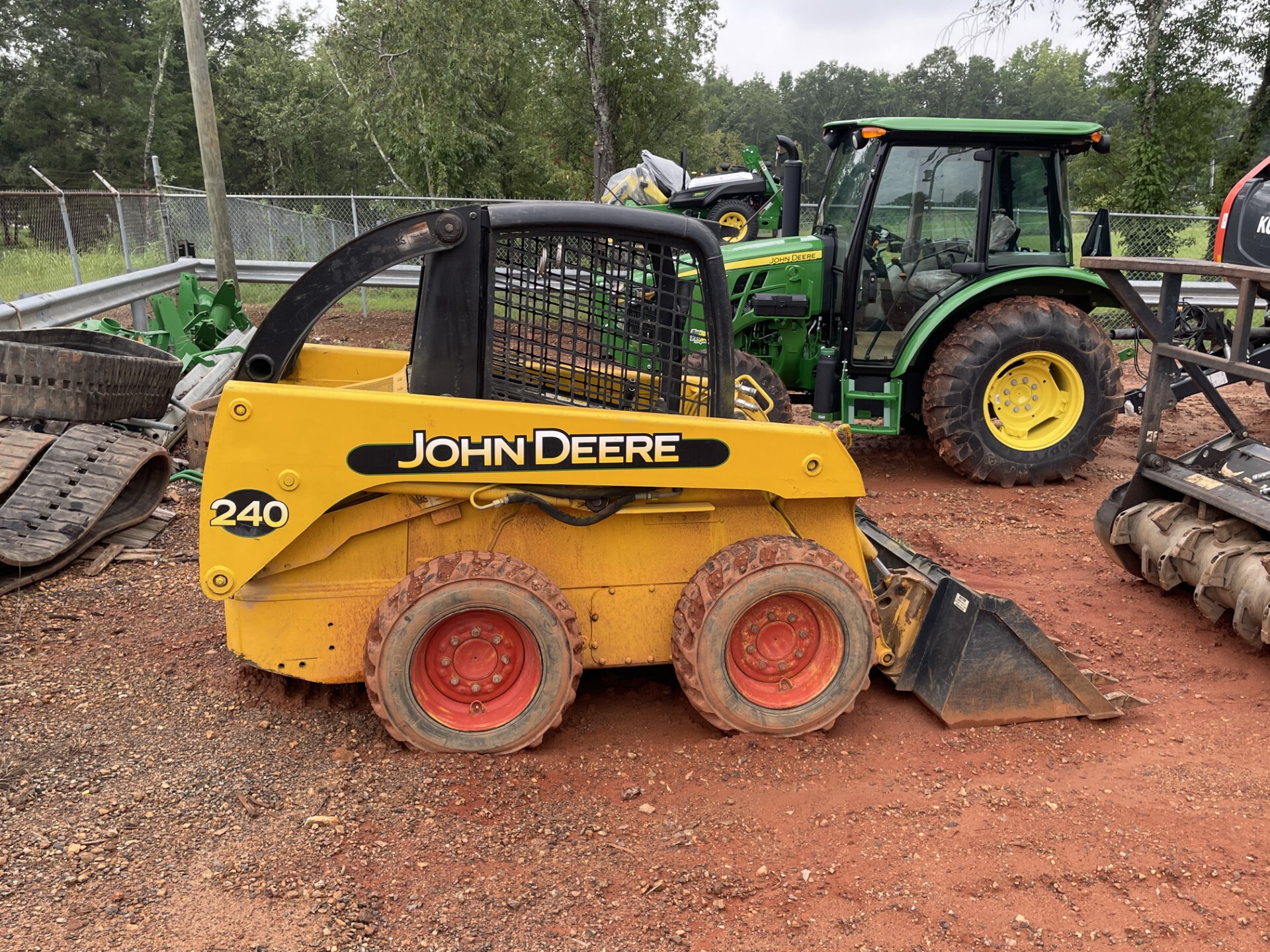 John Deere 240 Image 6