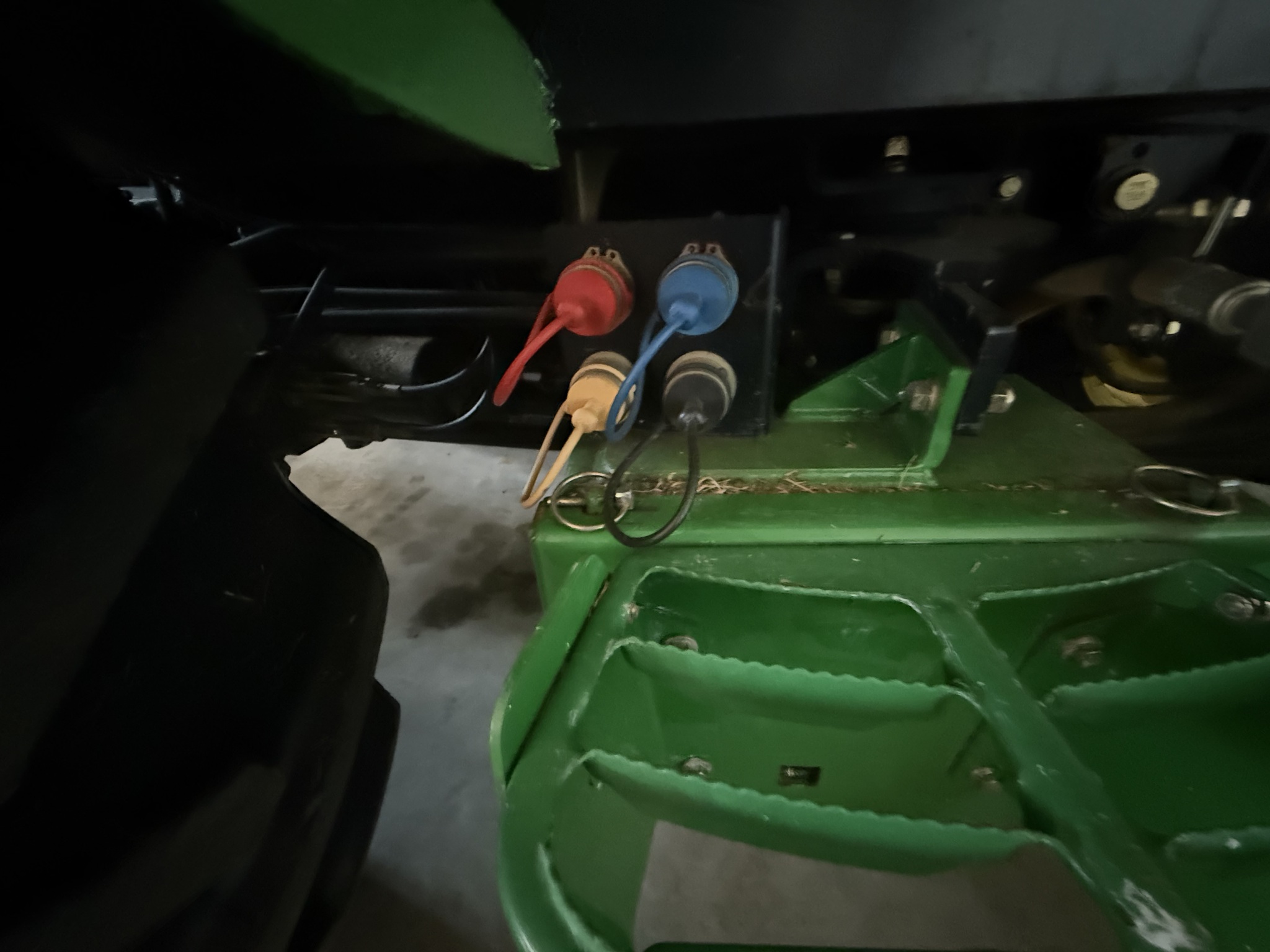 2004 John Deere 5320 Image 2