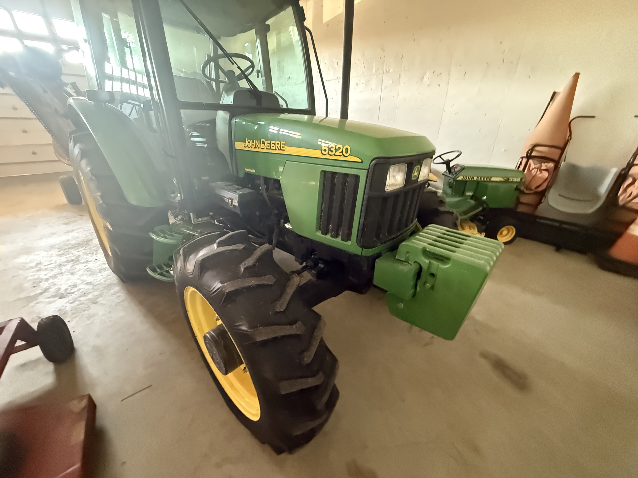 2004 John Deere 5320 Image 3