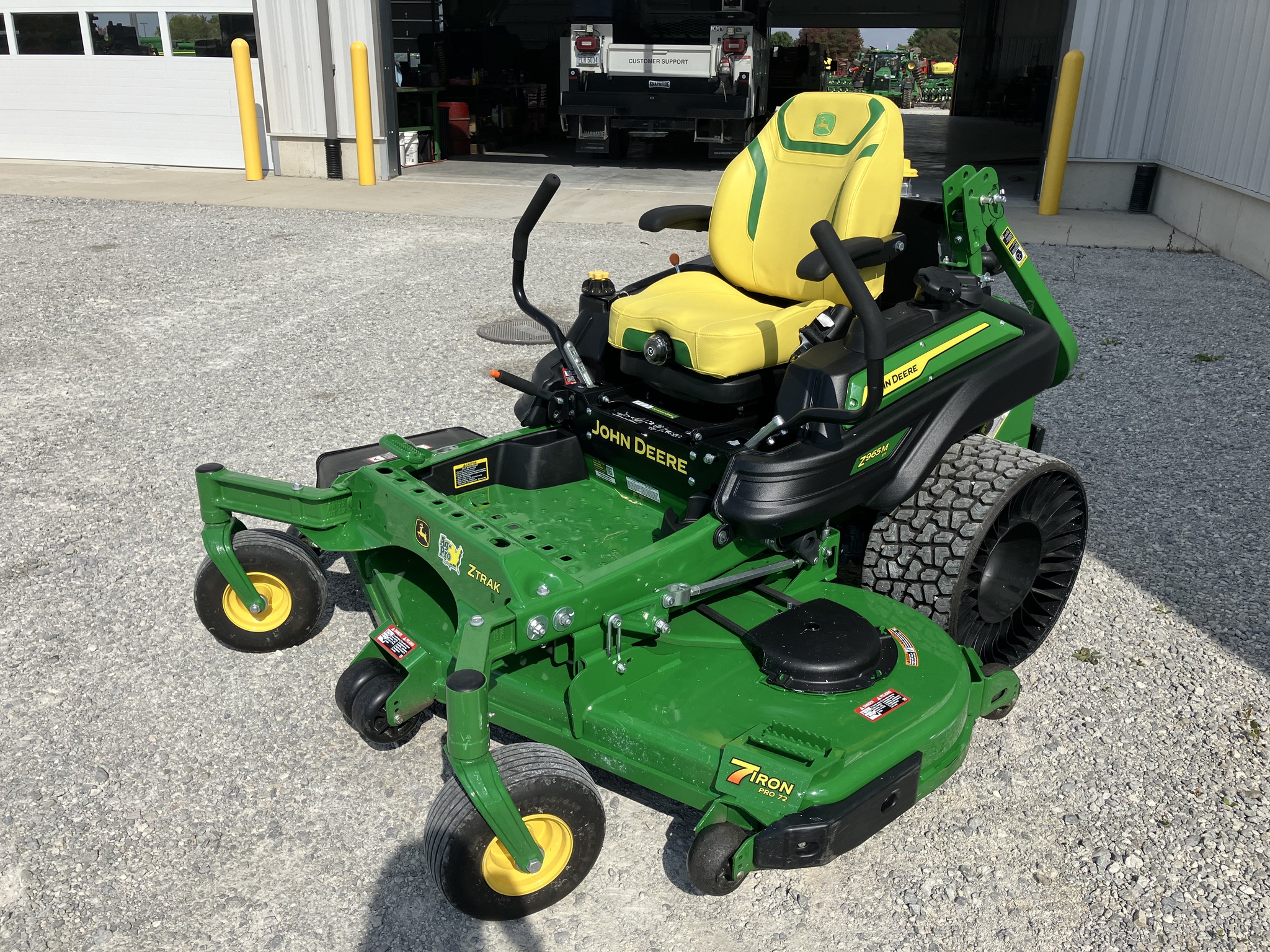 2025 John Deere Z965M Image 3