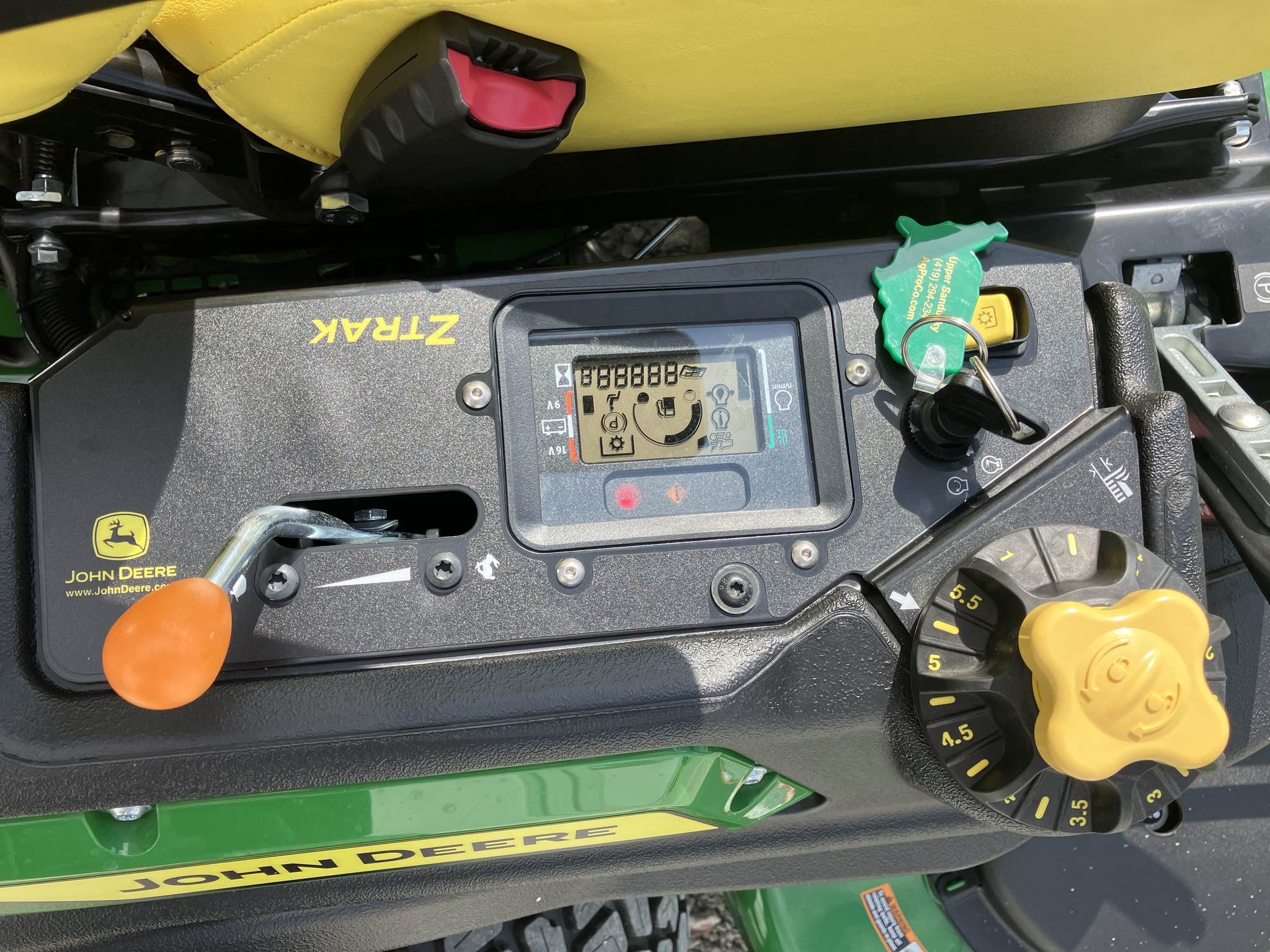 2025 John Deere Z965M Image 8