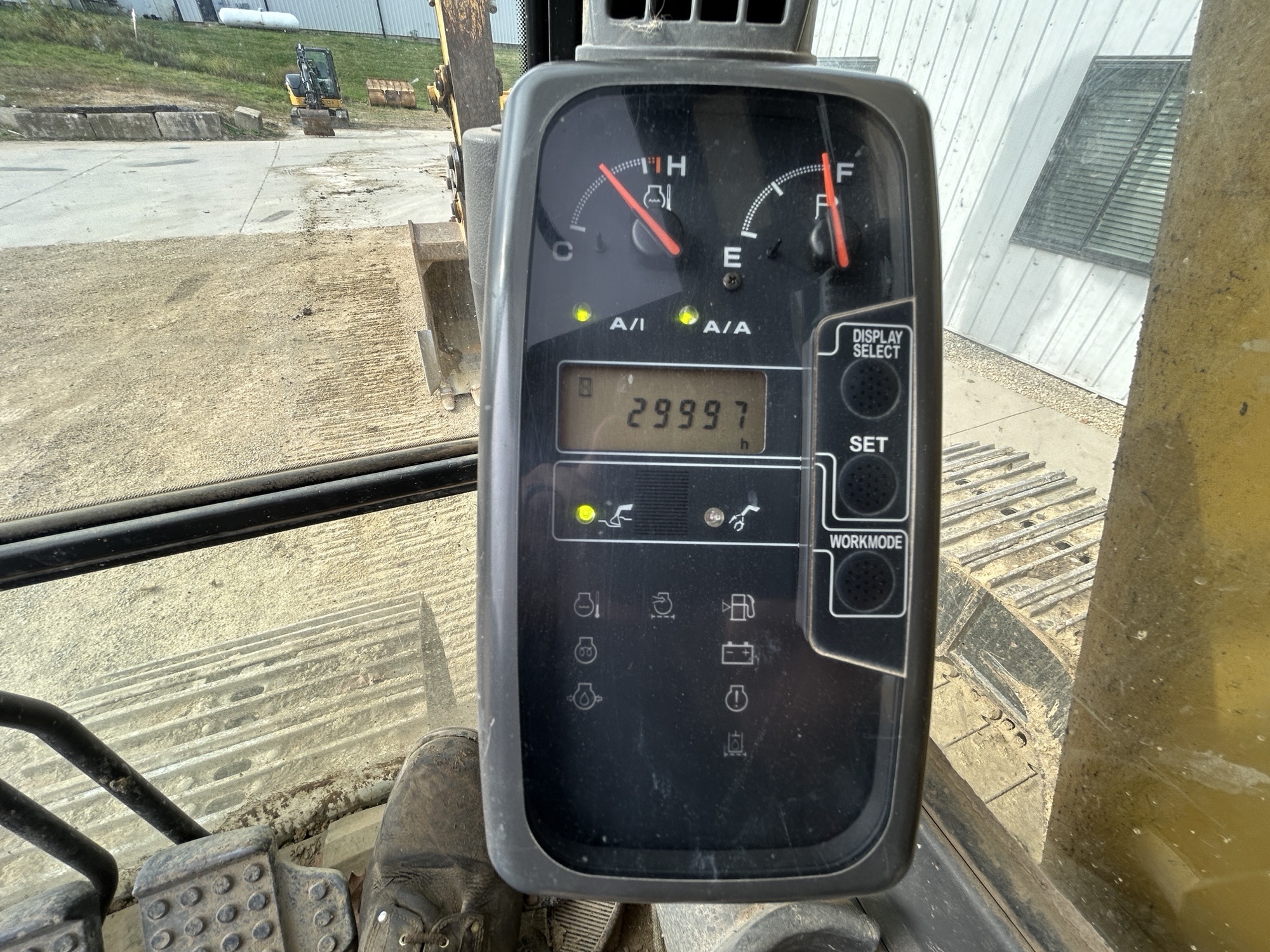 2006 John Deere 200C LC Image 9