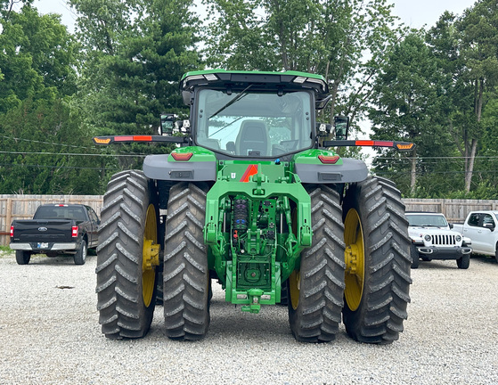 2025 John-Deere 8R 370