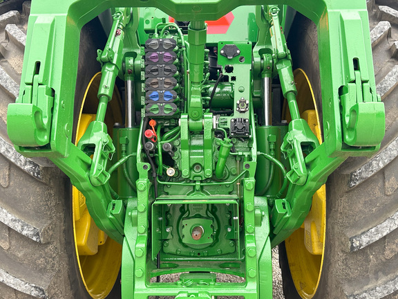 2025 John-Deere 8R 370