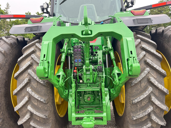 2025 John-Deere 8R 370