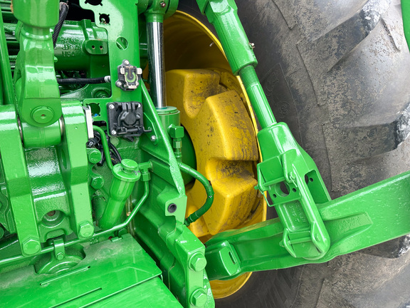 2025 John-Deere 8R 370