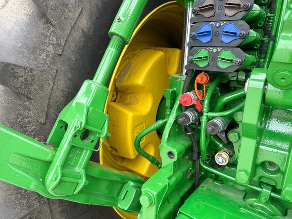 2025 John-Deere 8R 370