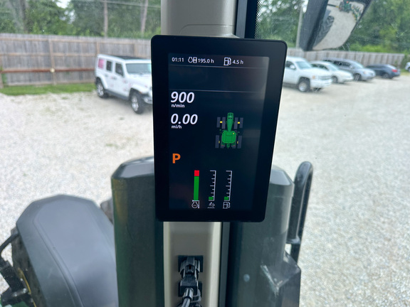 2025 John-Deere 8R 370