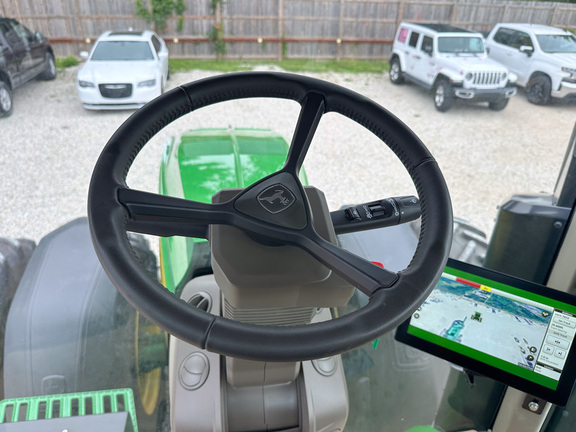 2025 John-Deere 8R 370