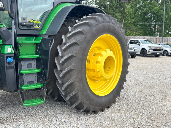 2025 John-Deere 8R 370