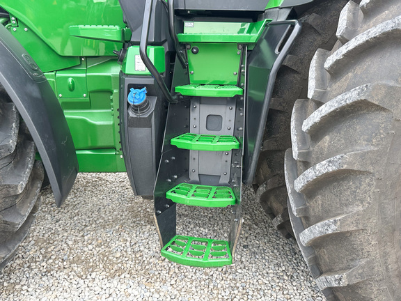 2025 John-Deere 8R 370