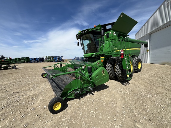 Photo of a 2014 John Deere S680