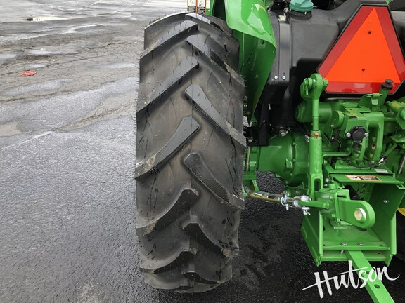 Photo of 2024 John Deere 5067E