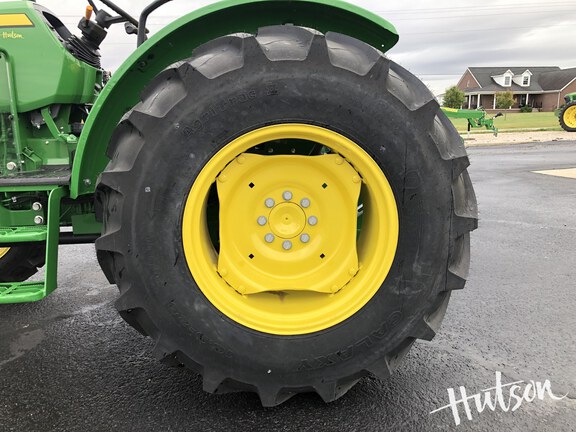 Photo of 2024 John Deere 5067E