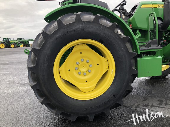 Photo of 2024 John Deere 5067E