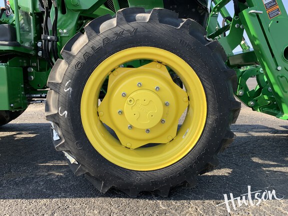 Photo of 2024 John Deere 5067E